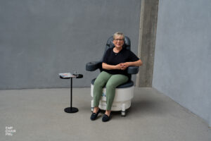 Behandlung auf dem EMP Chair Pro Beckenbodenstuhl